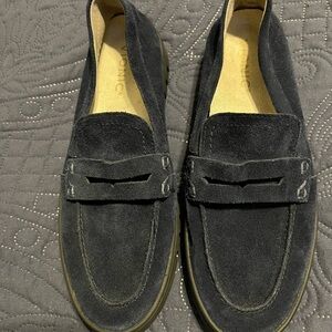 Vionic Women's Navy Blue Suede Loafers Size 8 EUC! Only worn a few times!